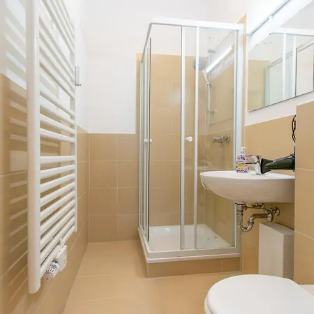 Raj Living - 1 Or 4 Room Apartments - 15 Min To Messe Dus - 10 Min Old Town Dus Dusseldorf Exterior photo