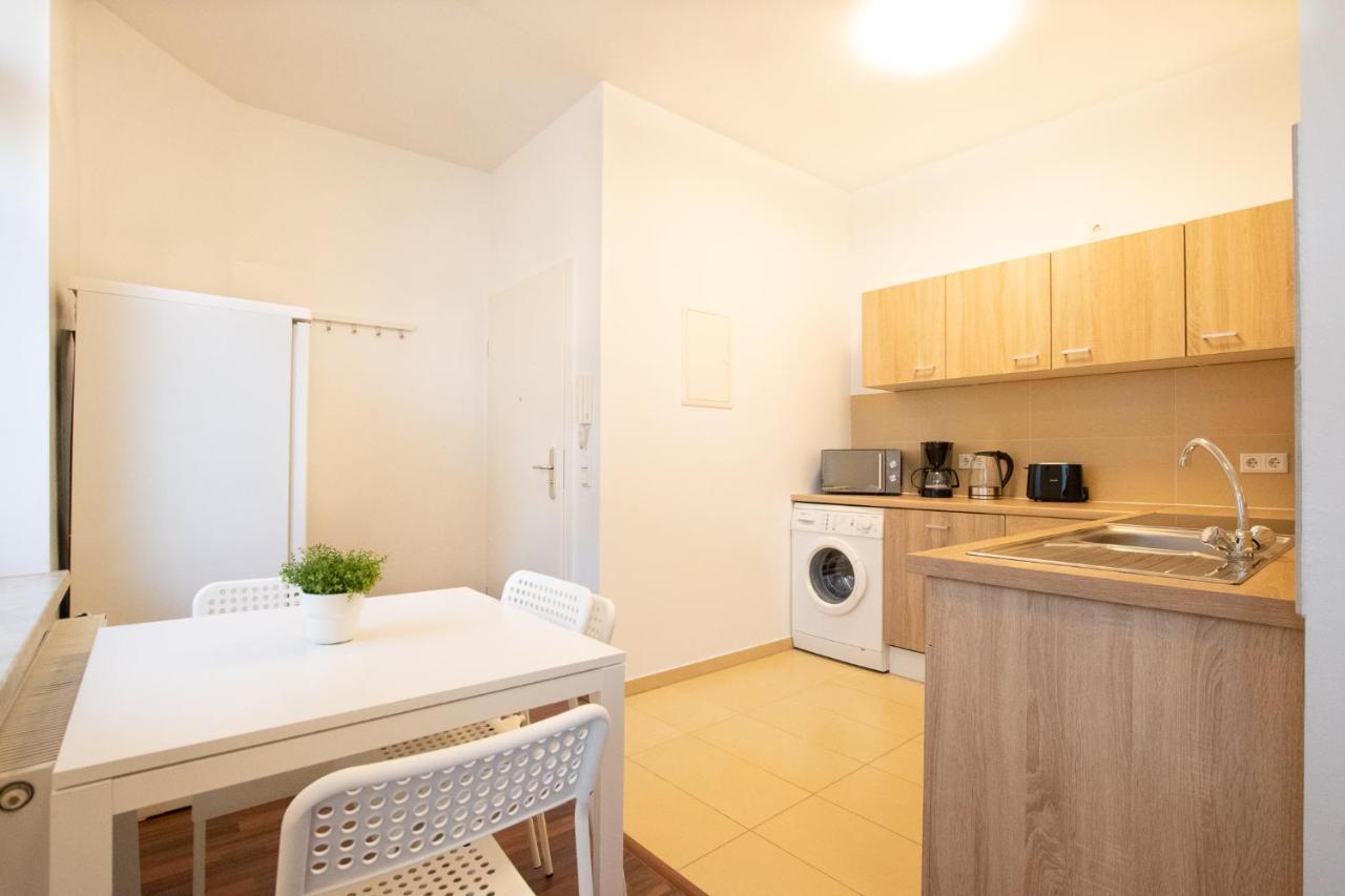 Raj Living - 1 Or 4 - 15 Min To Messe Dus - 10 Min Old Town Dus Apartment