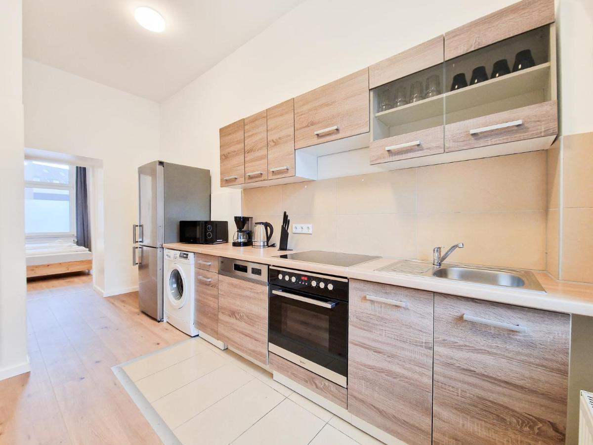 Raj Living - 1 Or 4 - 15 Min To Messe Dus - 10 Min Old Town Dus Apartment *