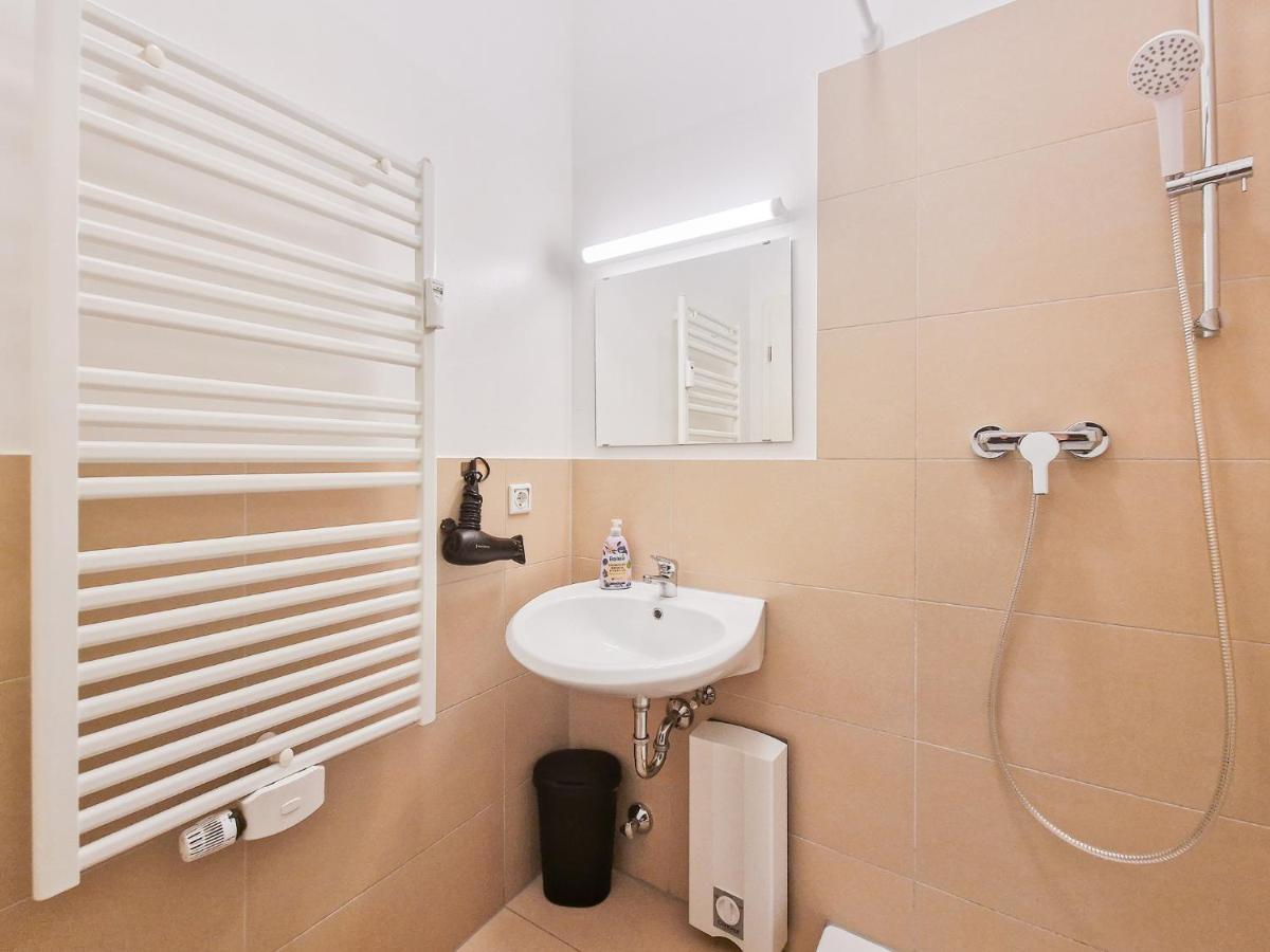 Raj Living - 1 Or 4 - 15 Min To Messe Dus - 10 Min Old Town Dus Apartment *