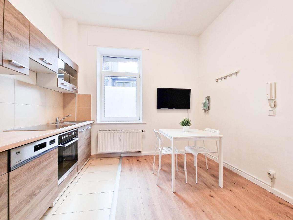 Raj Living - 1 Or 4 - 15 Min To Messe Dus - 10 Min Old Town Dus Apartment *