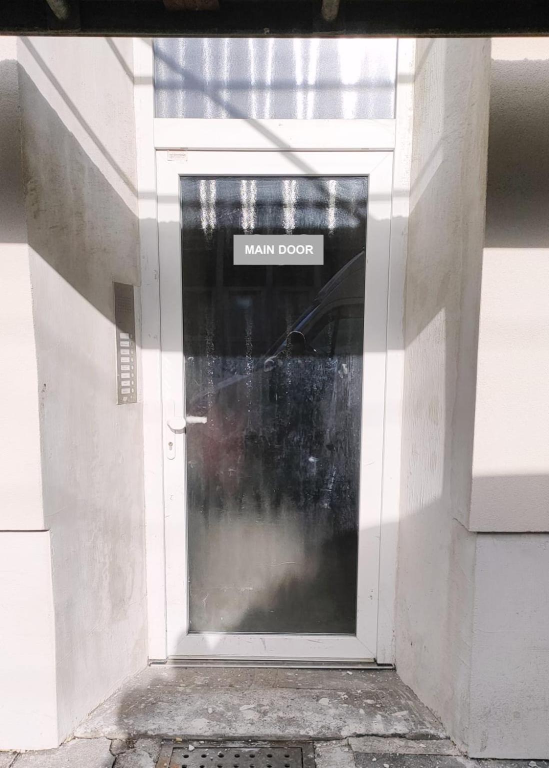 Raj Living - 1 Or 4 - 15 Min To Messe Dus - 10 Min Old Town Dus Apartment *