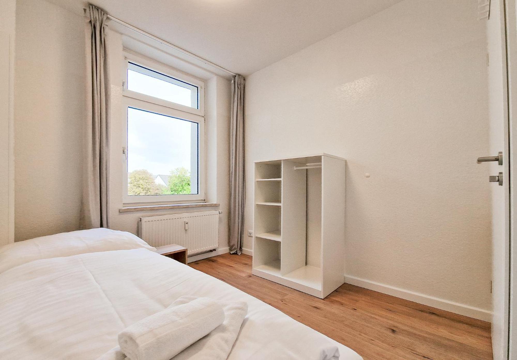 Apartment Raj Living - 1 Or 4 - 15 Min To Messe Dus - 10 Min Old Town Dus