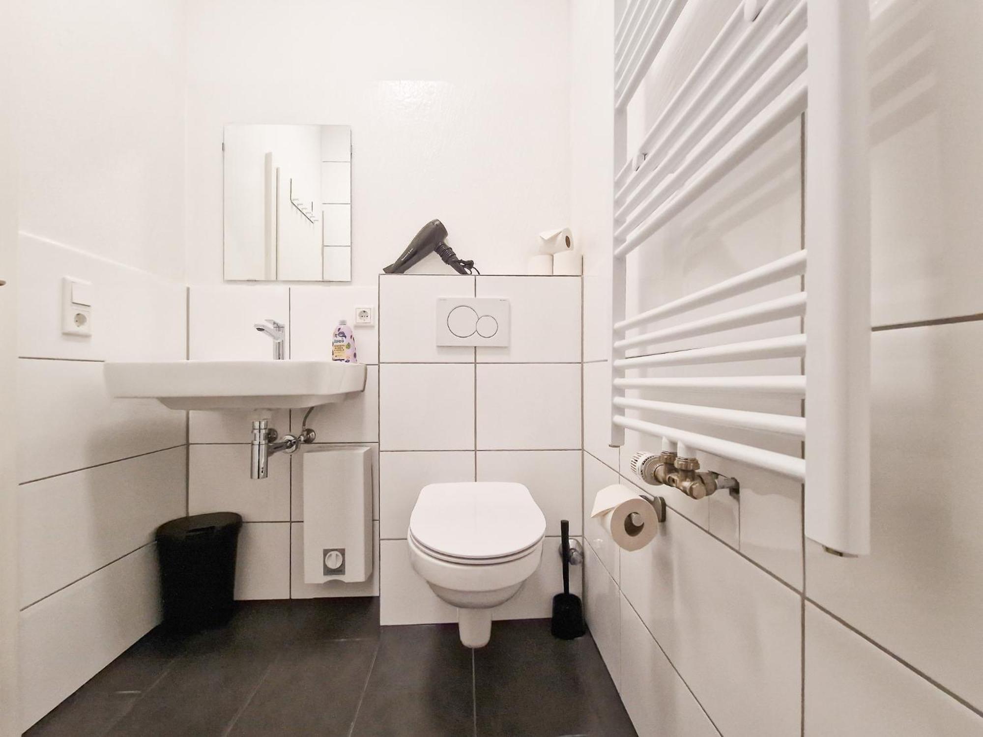 Raj Living - 1 Or 4 - 15 Min To Messe Dus - 10 Min Old Town Dus Appartamento *